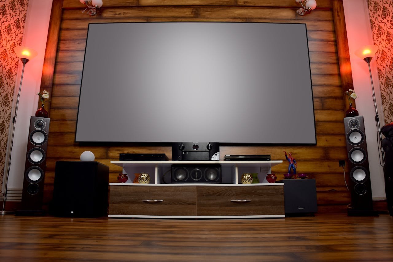 Read more about the article Ultimate Home Theater Experience: Reviews of TVs, Soundbars, and Streaming Devices