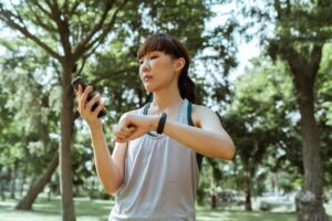 Read more about the article More Than Just Time: Best Smartwatches for Fitness Tracking and Notifications